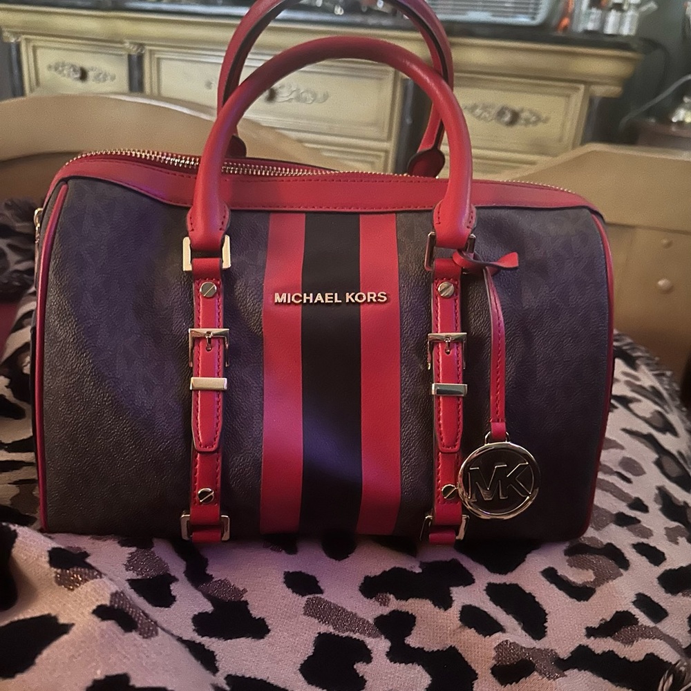 Michael Kors, medium  Bedford duffle Crossbody - Picture 3 of 11
